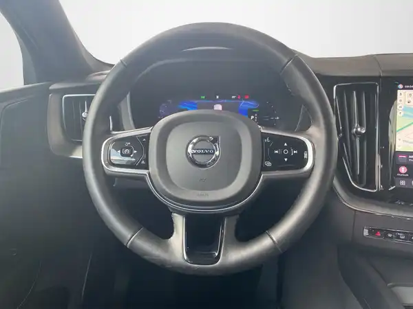 VOLVO XC60 (10/23)
