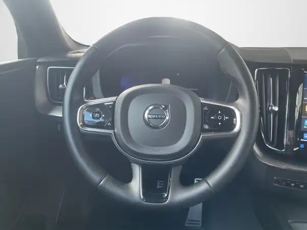 VOLVO XC60 (10/18)