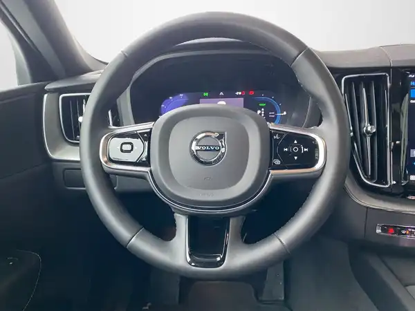 VOLVO XC60 (11/24)