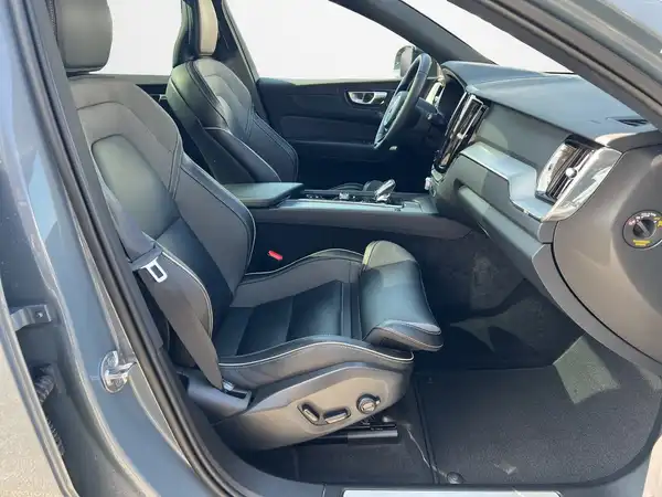 VOLVO XC60 (12/23)