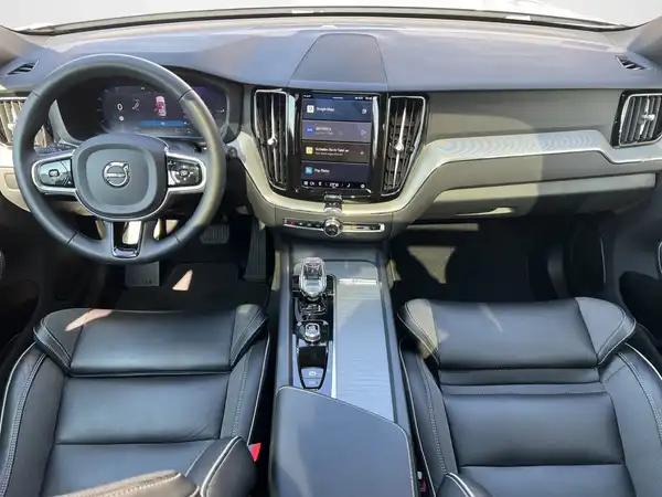 VOLVO XC60 (8/23)