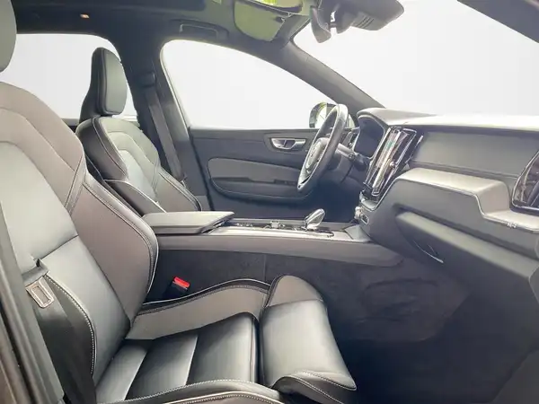 VOLVO XC60 (12/23)
