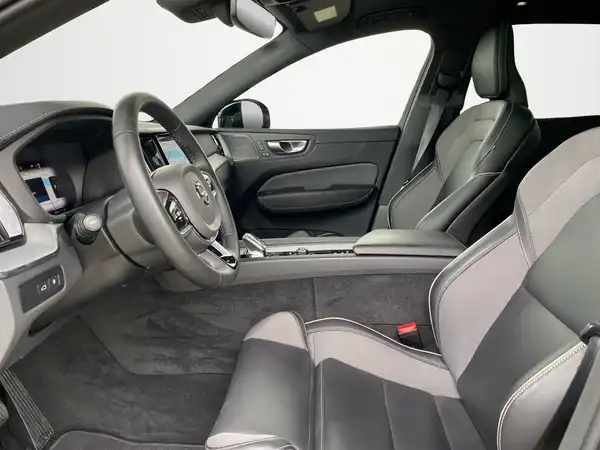 VOLVO XC60 (7/23)