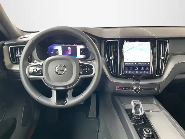 VOLVO XC60 (8/23)