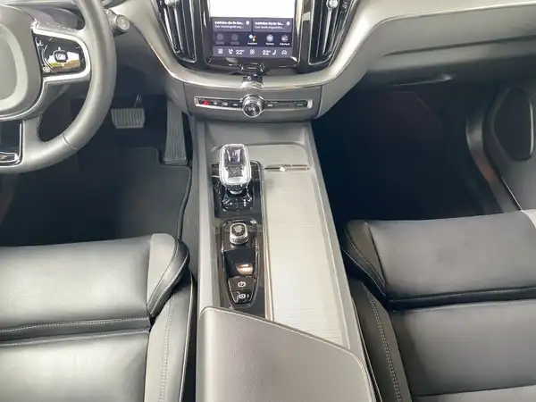 VOLVO XC60 (9/23)