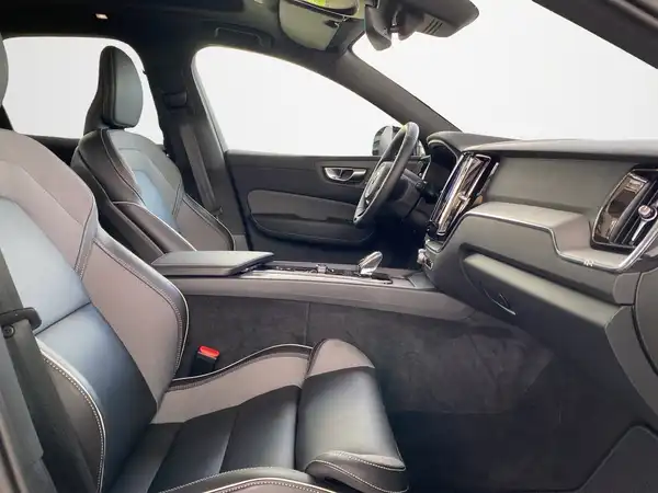 VOLVO XC60 (12/22)