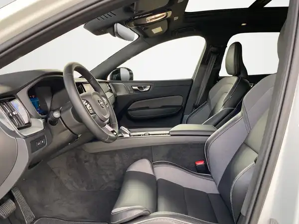VOLVO XC60 (7/22)
