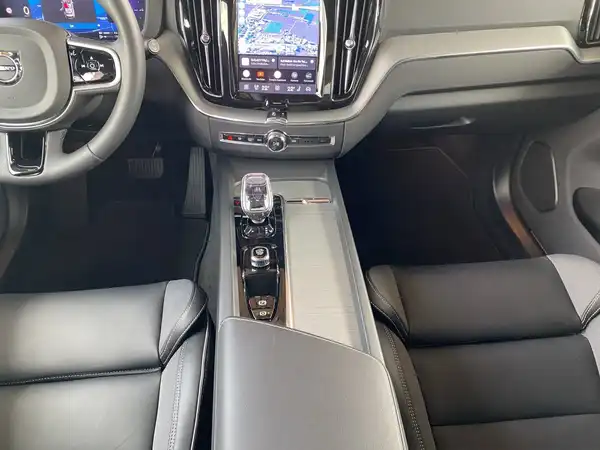 VOLVO XC60 (9/22)