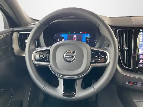 VOLVO XC60 (10/22)