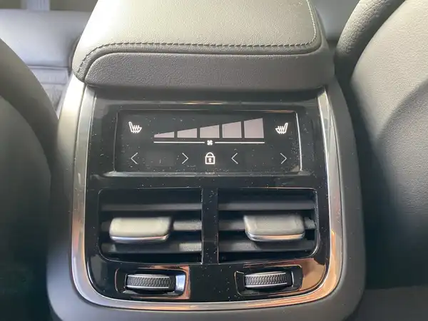 VOLVO XC60 (22/23)