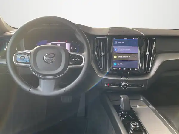 VOLVO XC60 (8/23)
