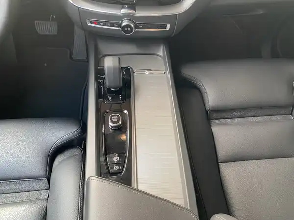 VOLVO XC60 (9/23)