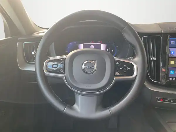 VOLVO XC60 (10/23)