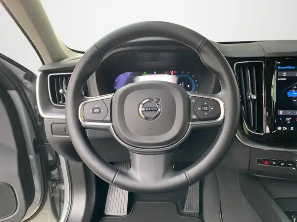 VOLVO XC60 (10/20)