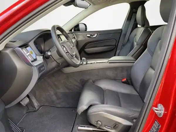 VOLVO XC60 (7/23)
