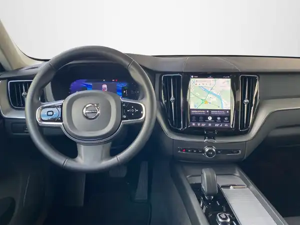 VOLVO XC60 (8/23)