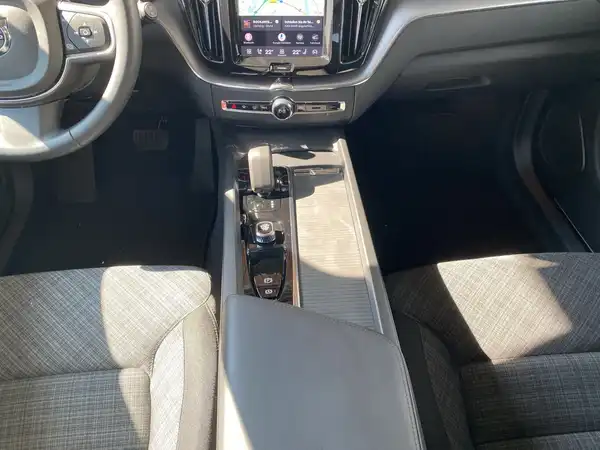 VOLVO XC60 (9/21)