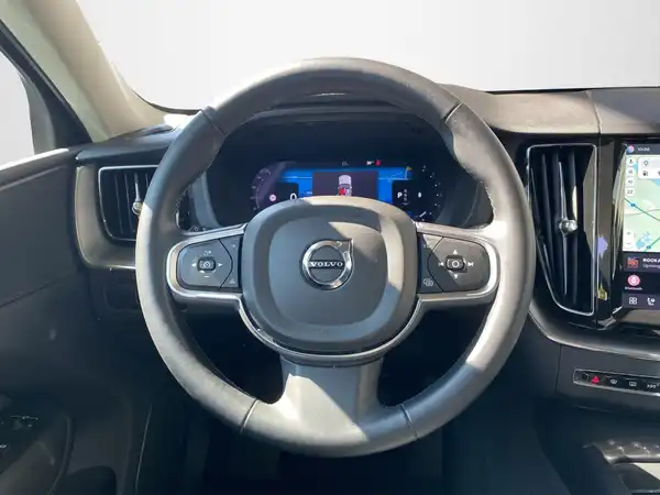 VOLVO XC60 (10/21)