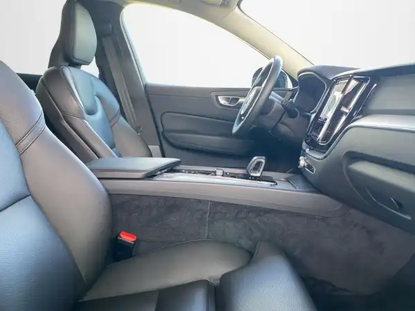 VOLVO XC60 (12/22)