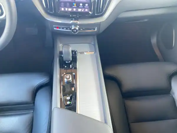 VOLVO XC60 (9/22)