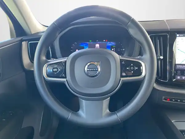 VOLVO XC60 (10/22)