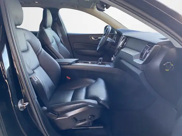 VOLVO XC60 (12/23)