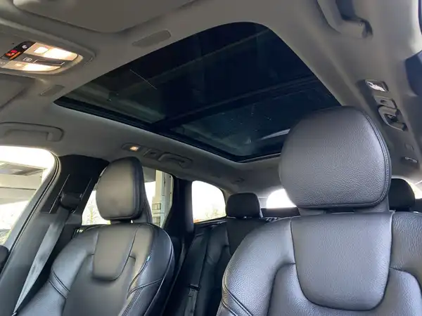VOLVO XC60 (22/23)