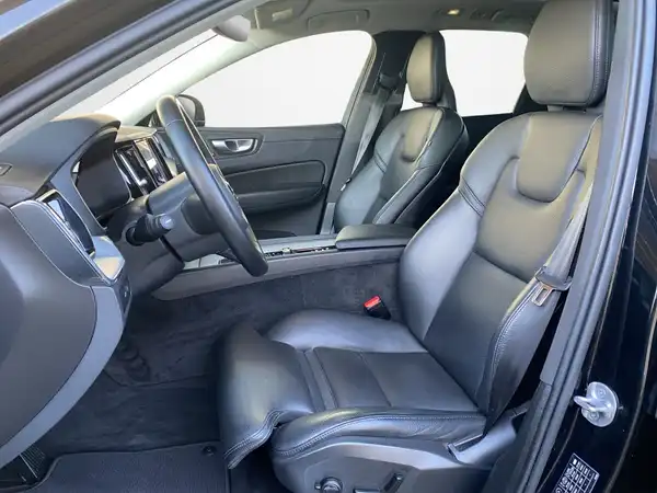 VOLVO XC60 (7/23)