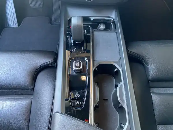 VOLVO XC60 (9/23)