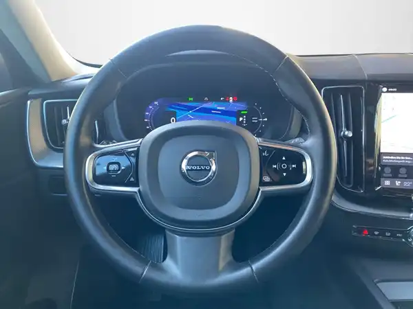 VOLVO XC60 (10/23)
