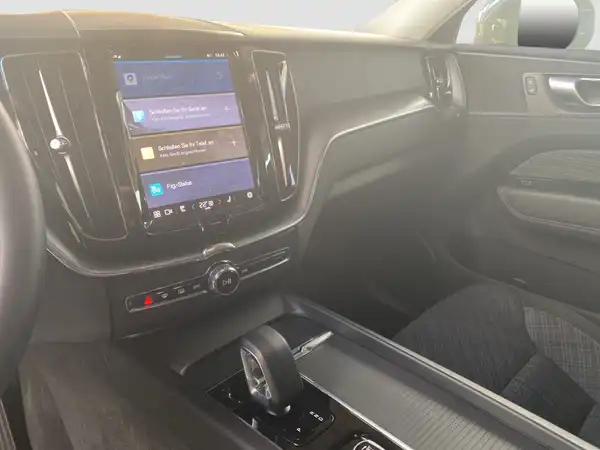 VOLVO XC60 (12/18)