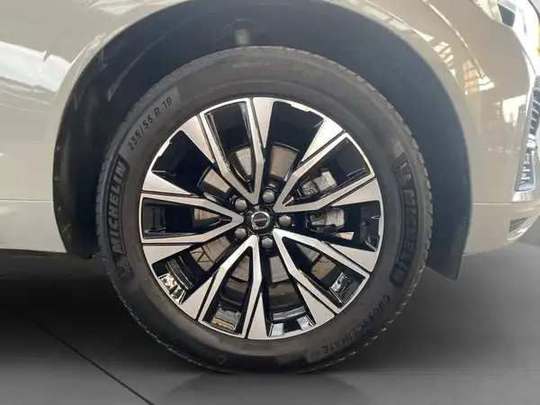 VOLVO XC60 (8/18)