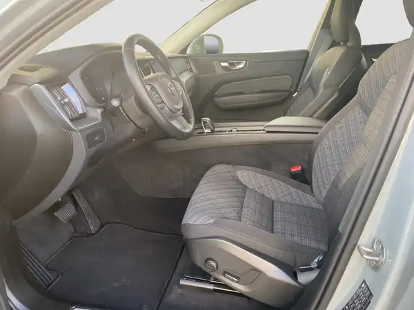 VOLVO XC60 (10/18)