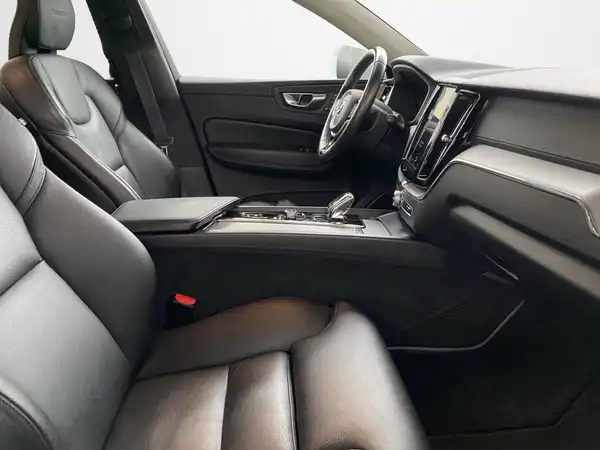VOLVO XC60 (12/20)