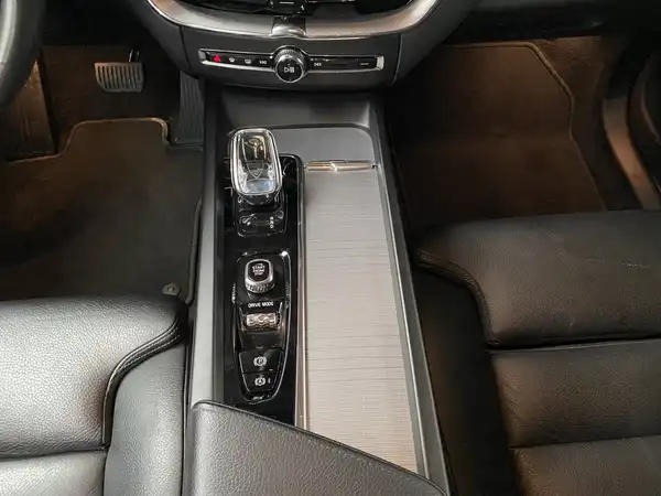 VOLVO XC60 (9/20)