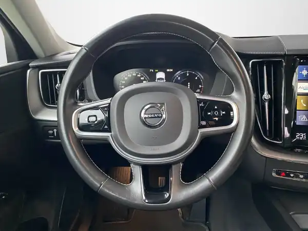 VOLVO XC60 (10/20)