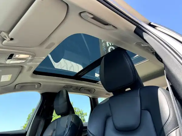 VOLVO XC60 (11/29)