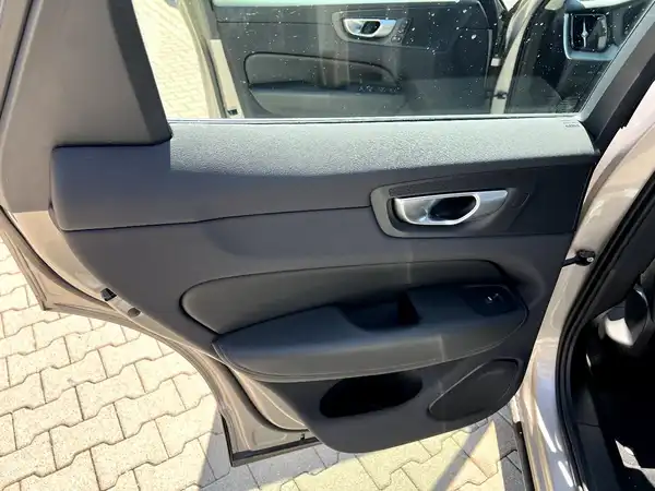 VOLVO XC60 (13/29)