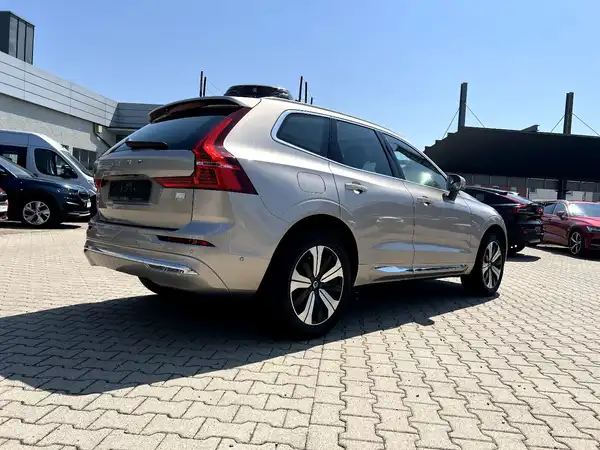 VOLVO XC60 (4/29)