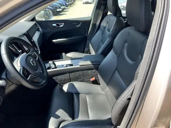 VOLVO XC60 (9/29)