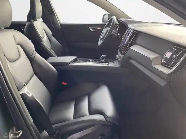 VOLVO XC60 (12/21)