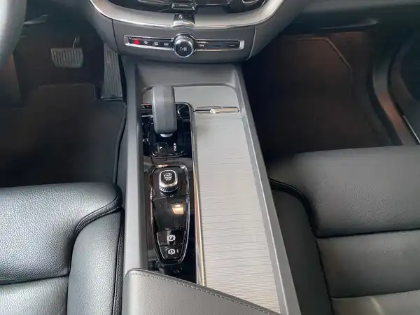 VOLVO XC60 (9/21)