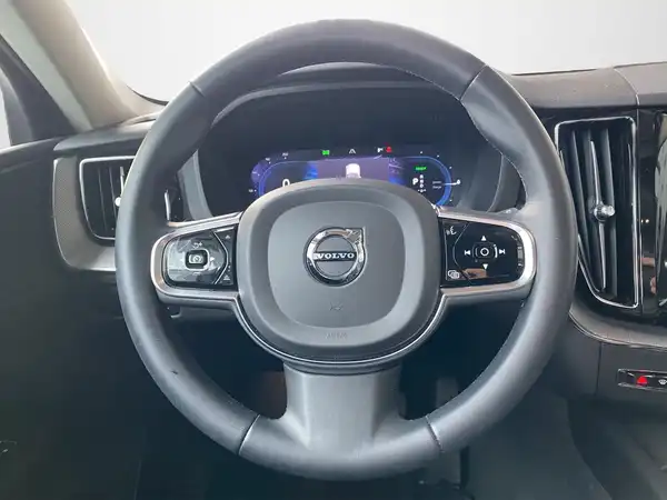VOLVO XC60 (10/21)