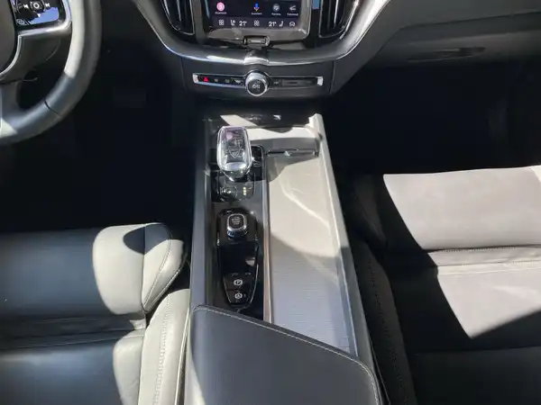 VOLVO XC60 (9/21)