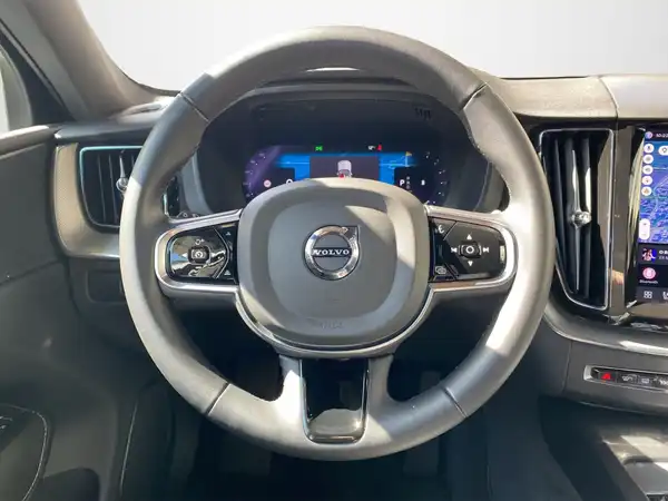 VOLVO XC60 (10/21)