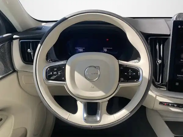 VOLVO XC60 (10/19)