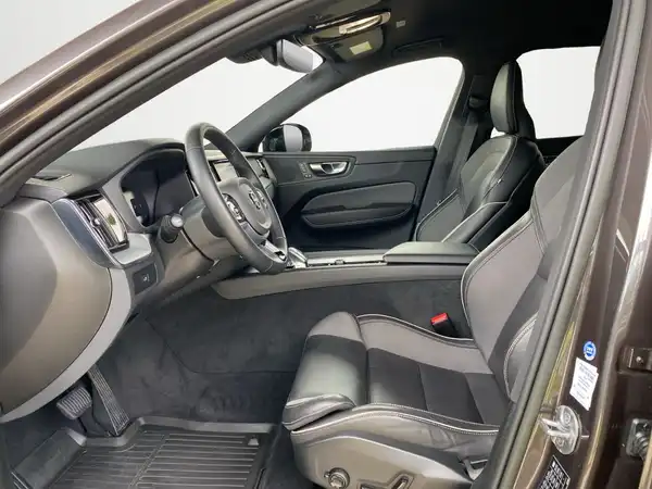 VOLVO XC60 (7/20)