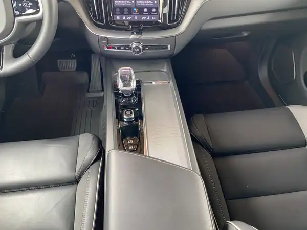 VOLVO XC60 (9/20)
