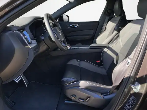 VOLVO XC60 (7/22)