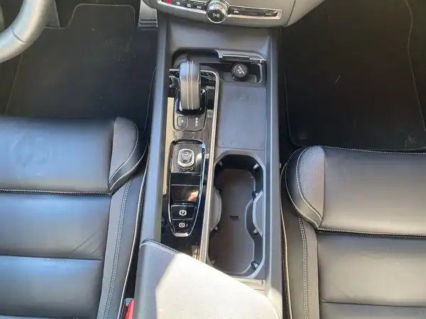 VOLVO XC60 (9/22)